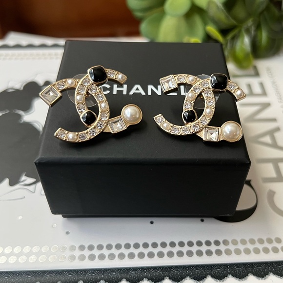 CHANEL Jewelry - AUTH - 22B Chanel Black, Faux Pearl & Crystal Earrings